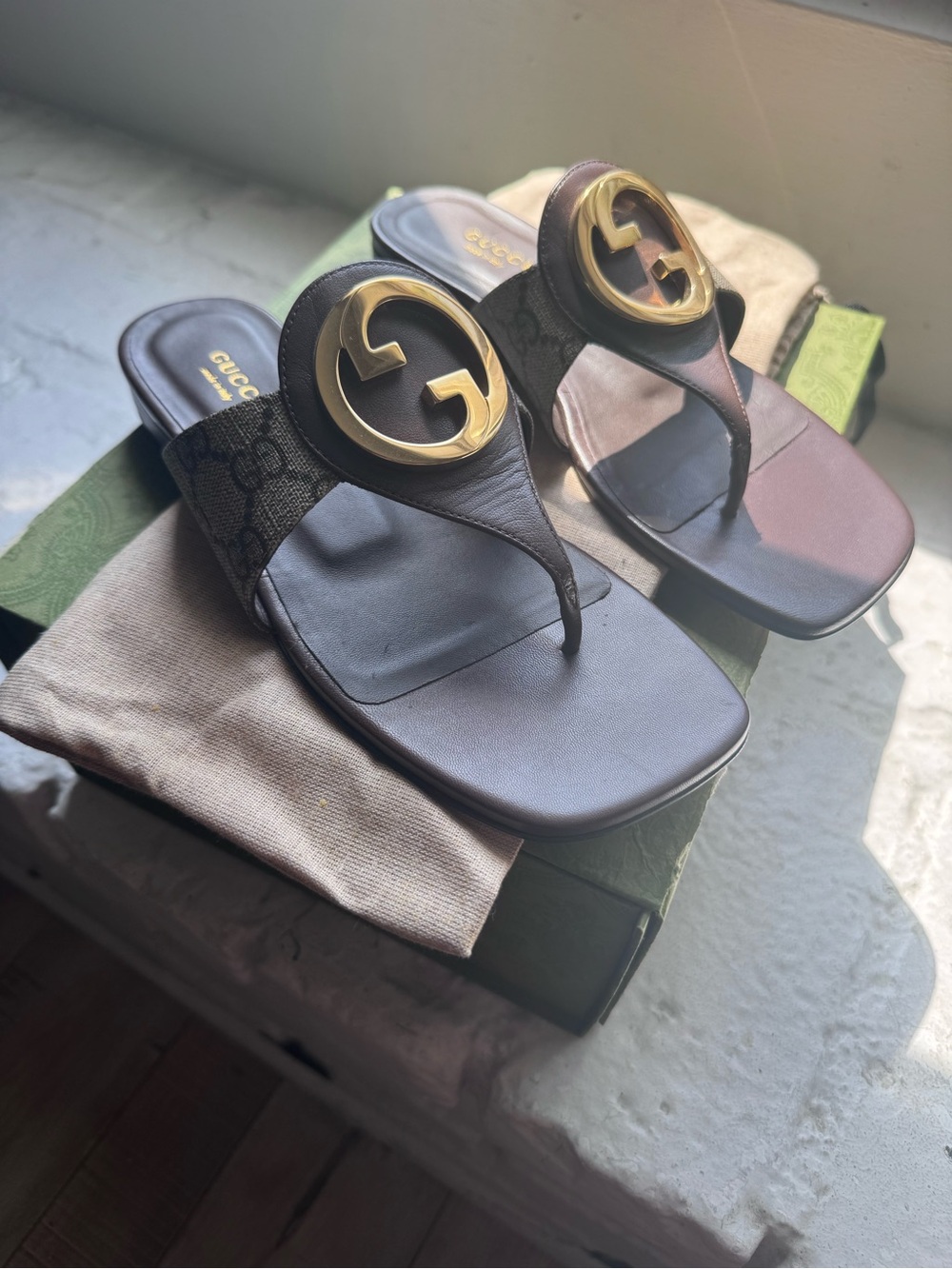 Gucci Blondie Monogram Thong Sandals with Gold Logo